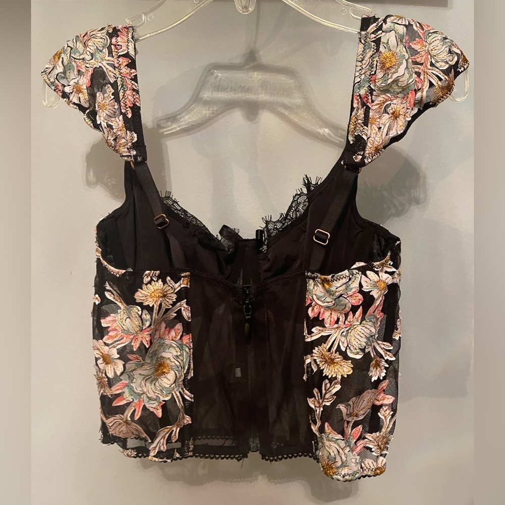 Victoria secret Corset style lingerie
top with embroidered floral details - Picture 6 of 7